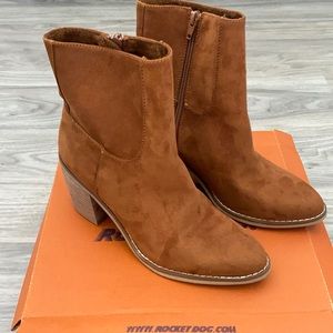 Women brand new Rocket dog boots size 7 1/2